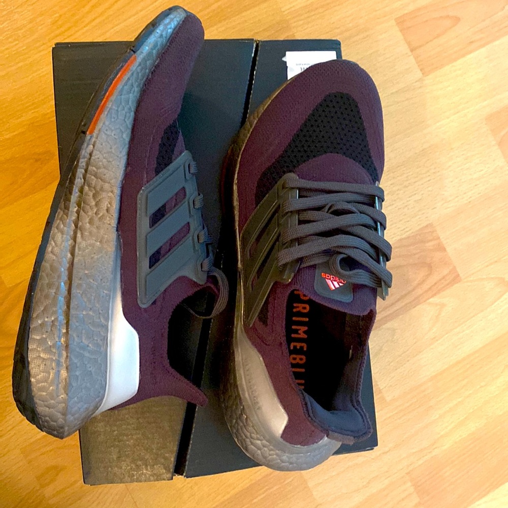Adidas Ultraboost 21 Men size 6, womens size 8